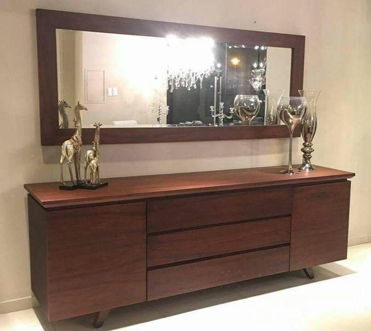كونسول مدخل خشبي داكن مع إطار مرايا